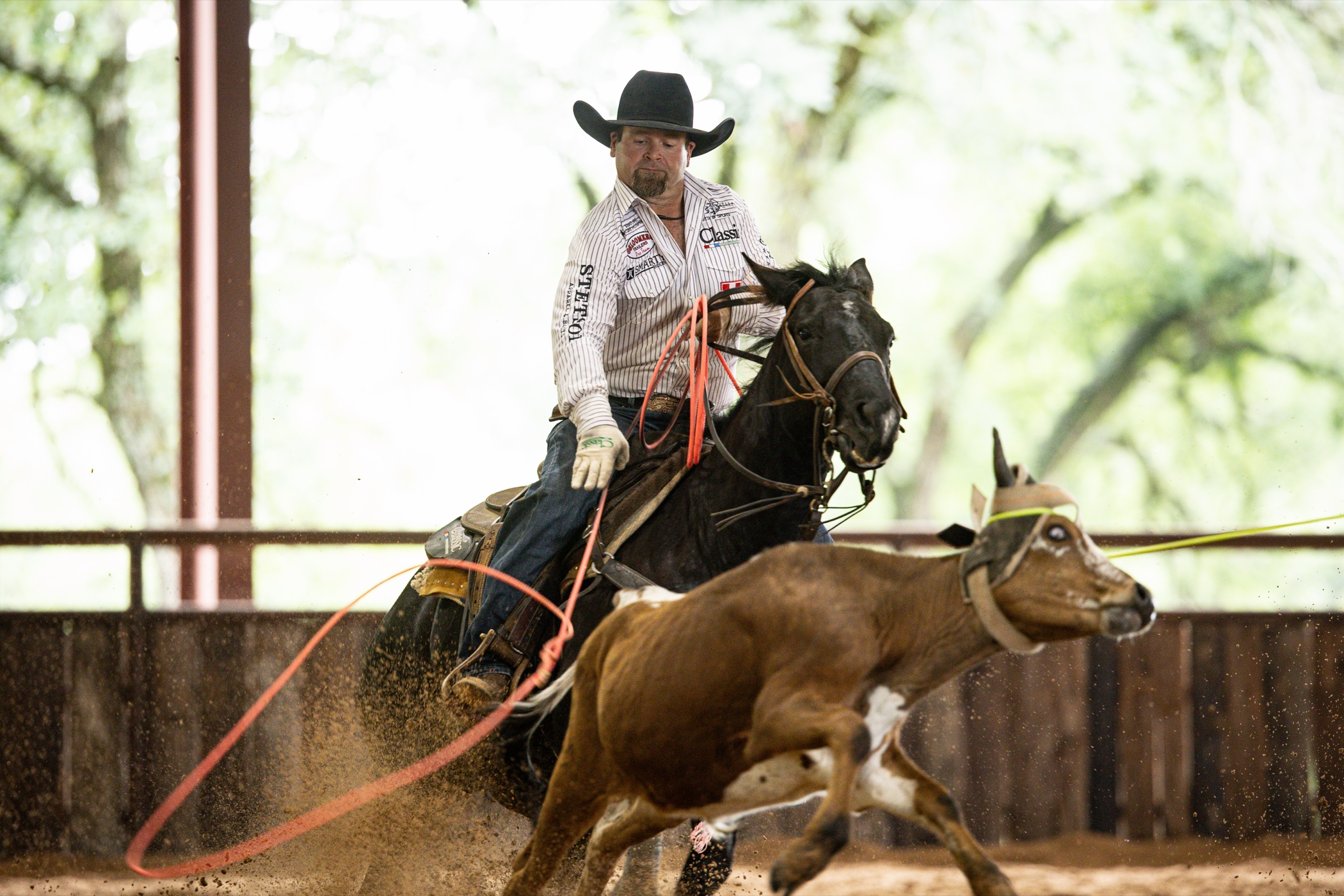 Ryan Motes working a rope horse in a covered arena